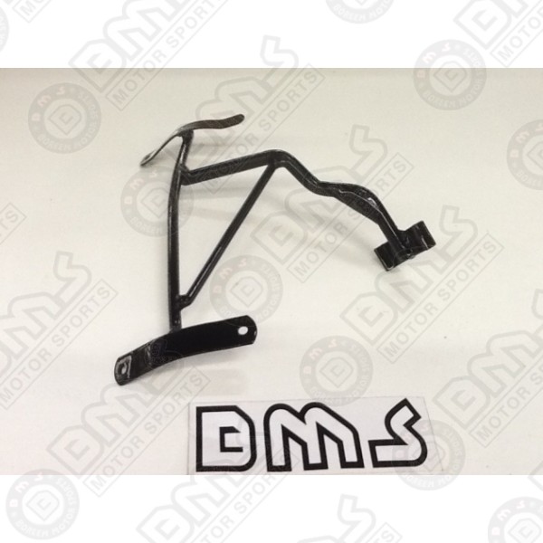 front mudguard bracket R