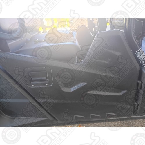 R back door (PASSENGER SIDE)